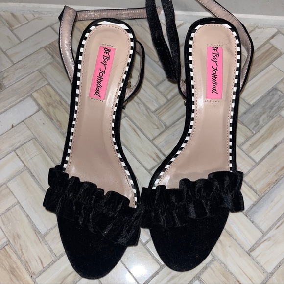 Betsey Johnson Iliana BlackRuffle Ankle Velvet Sequin Block Heels Size 7… - Picture 12 of 15